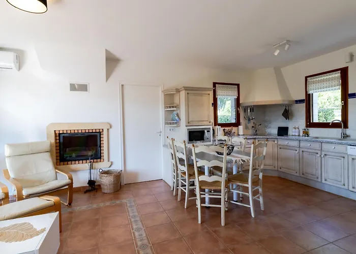 Maison Iris بيت للعطل