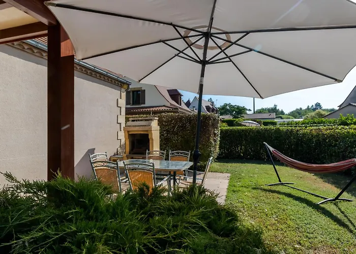 Maison Iris بيت للعطل *